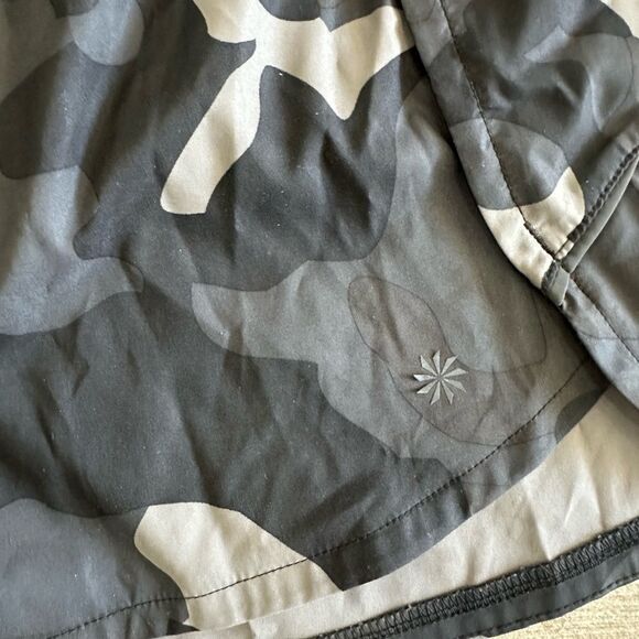 Athleta Racer Run Women's Mid Rise 4 Camo Shorts - Picture 4 of 5